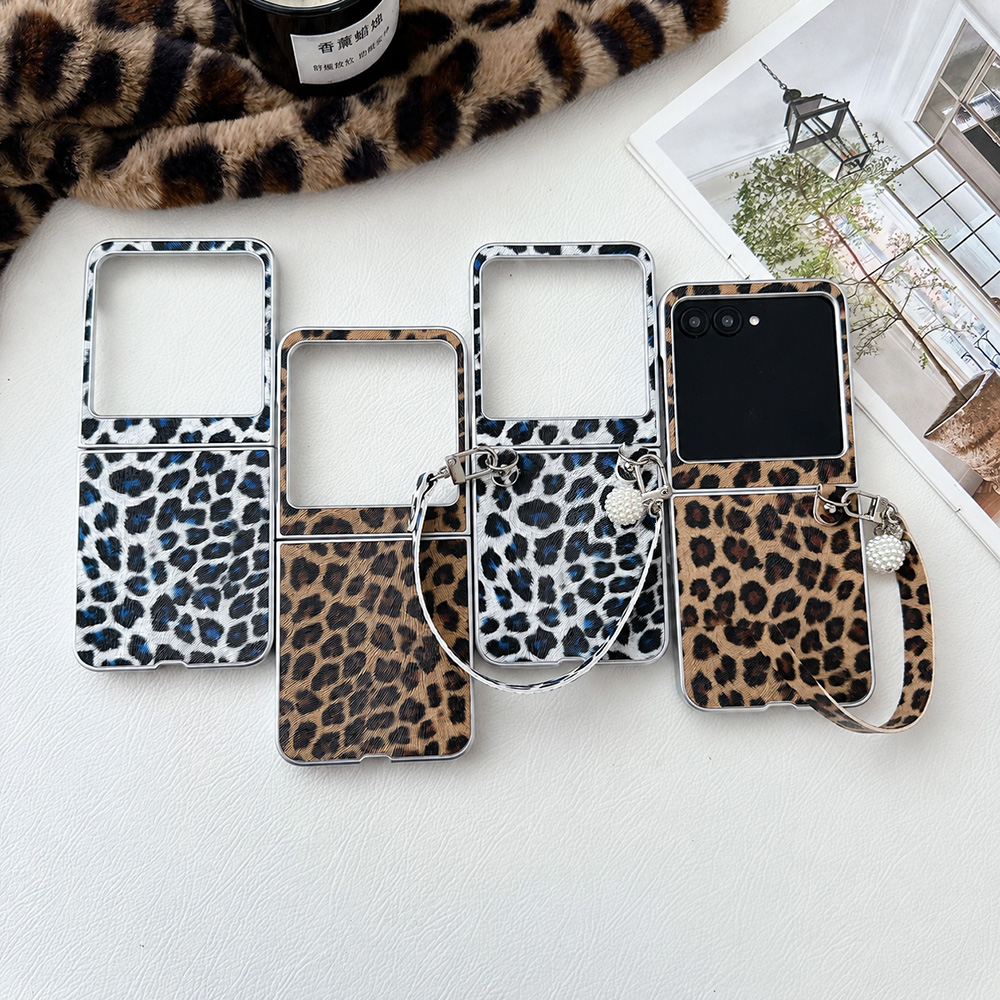 Photography Product - เคสโทรศัพท์พับลายเสือดาวสำหรับโมโตโรล่า ราซ 60 50 อัลตร้าพร้อมสายรัดข้อมือแบบถอดได้ฝาครอบกันกระแทกป้องกันการตกกระแทก
